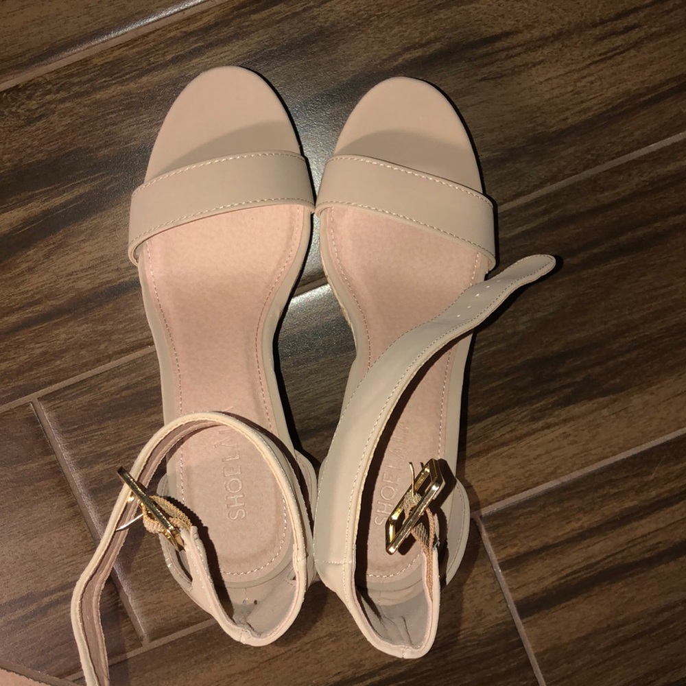 Nude wedges